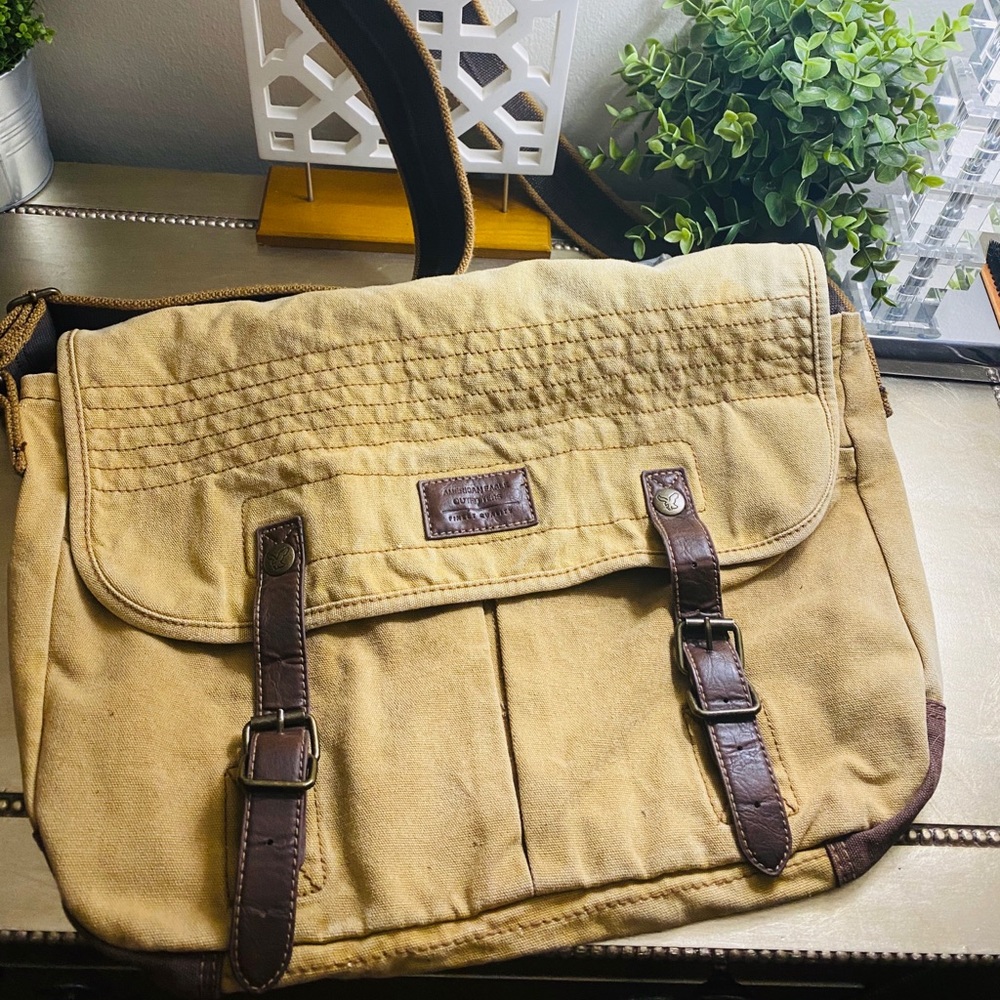 AMERICA EAGLE OUTFITTERS CROSSBODY BAG